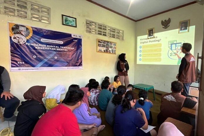 KKN UPGRIS ajak remaja Ungaran melek digital