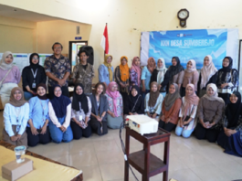 Mahasiswa KKN UNS saat pelaksanaan kegiatan Branding dan Digitalisasi UMKM