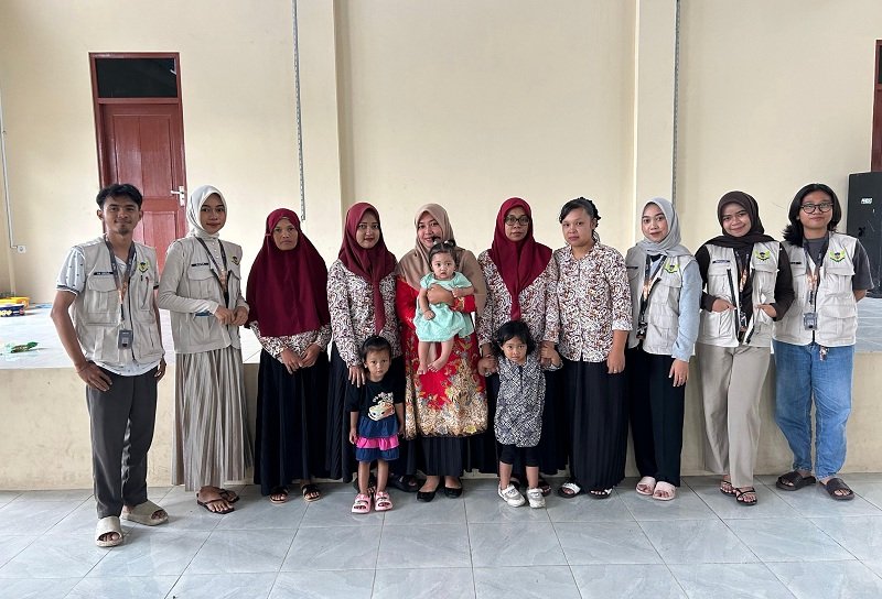 KKN UPGRIS KKN UPGRIS Kelompok 26 turut serta mendukung pelaksanaan Posyandu di Desa Munding, Kecamatan Bergas