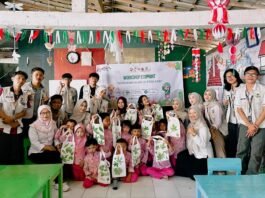 Foto bersama KKN UPGRIS bersama siswa TK Al-Madani