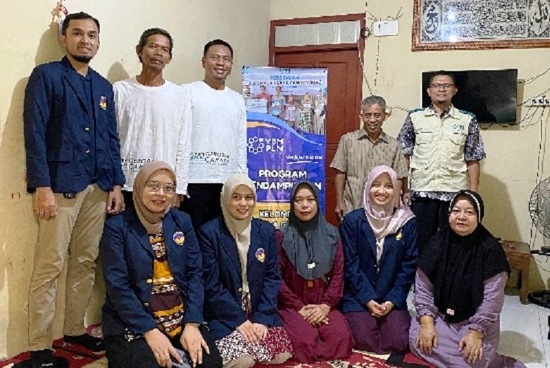 KKN UPGRIS Mahasiswa KKN UPGRIS dan YBM PLN Pusmanpro dalam kegiatan pendampingan Kelompok Usaha Cahaya