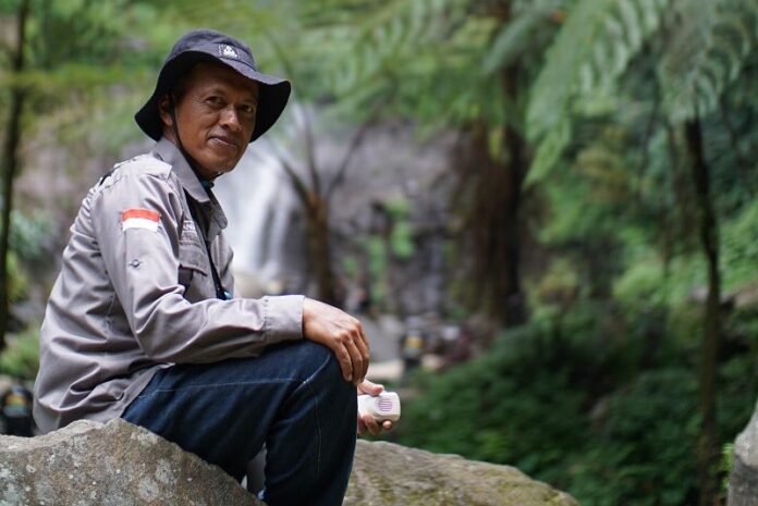 Kang Polo seorang pegiat konservasi Desa Wisata Curug Lawe Secepit