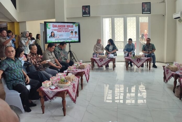 Pertemuan anggota DPR RI Komisi VII