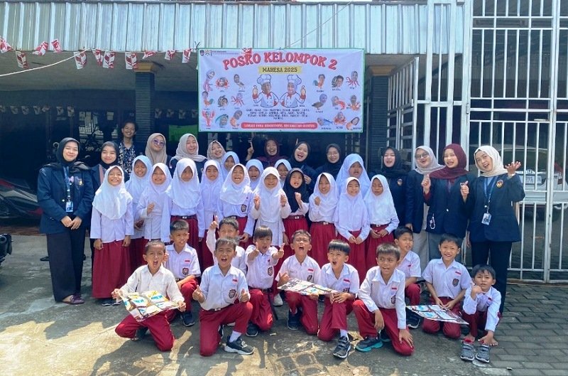 Mahesa Upgris Foto bersama mahasiswa UPGRIS bersama siswa SDN Sidokumpul
