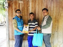 PLN UP2D Jateng & DIY menyalurkan bantuan bahan baku makanan kepada warga kurang mampu di Rowosari, Tembalang, Kota Semarang.