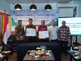 Kepala PT Pegadaian Kanwil XI Semarang, Edy Purwanto, bersama Ketua Kadin Jateng