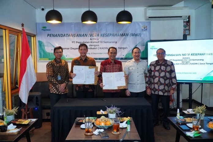 Kepala PT Pegadaian Kanwil XI Semarang, Edy Purwanto, bersama Ketua Kadin Jateng