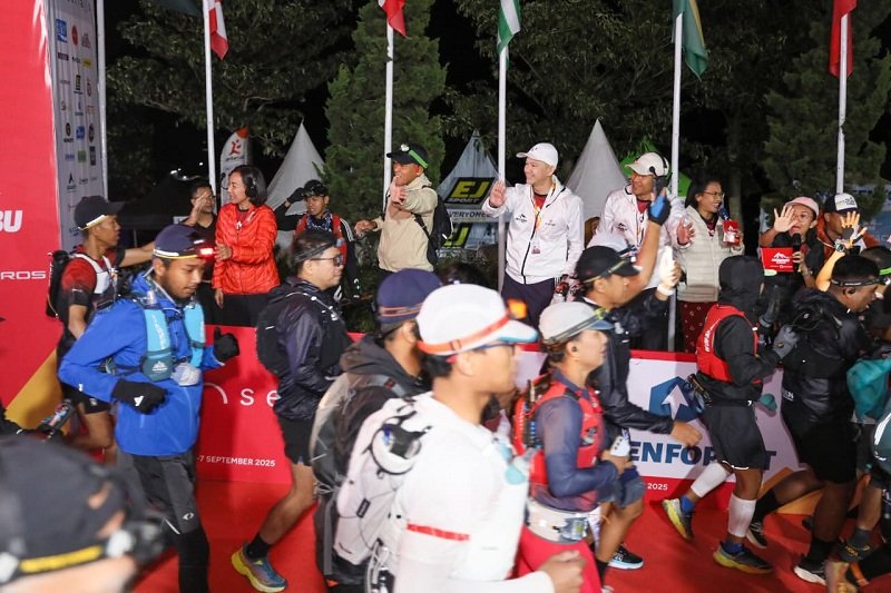 Sky Merbabu Sekda Jateng Sumarno membuka perhelatan sport tourism