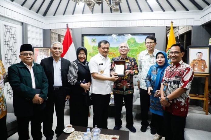 Gubernur Jateng Ahmad Luthfi ketika menerima audiensi pengurus Aptisi Jateng