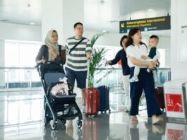 Penumpang pesawat di Bandara Ahmad Yani Semarang