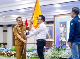 Gubernur Jateng Ahmad Luthfi saat mengukuhkan Forum Pengurus Karang Taruna Provinsi Jawa Tengah periode 2025–2030, di Gedung Gradhika Bhakti Praja