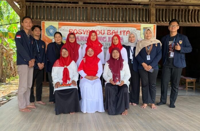 Mahesa UPGRIS berpartisipasi dalam kegiatan posyandu di Desa Sidokumpul, Kecamatan Guntur