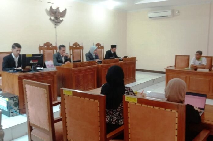 Nenek Surati menggugat Kepala Kantor Pertanahan (BPN) Boyolali