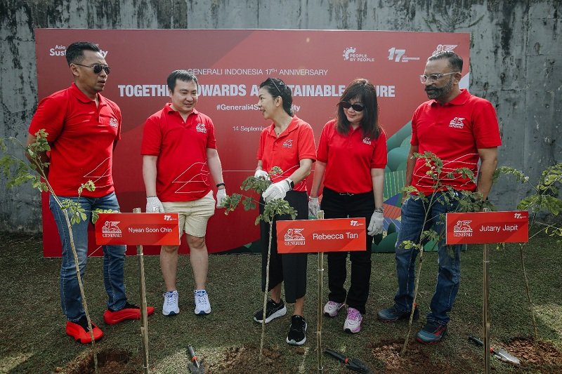 tanam pohon tanam pohon bersama pimpinan Genarali Indonesia