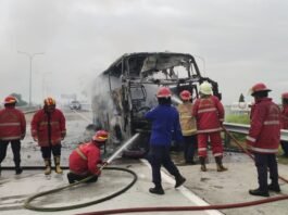 Bus Mercedez - Benz milik PO Berlian Jaya asal Kudus