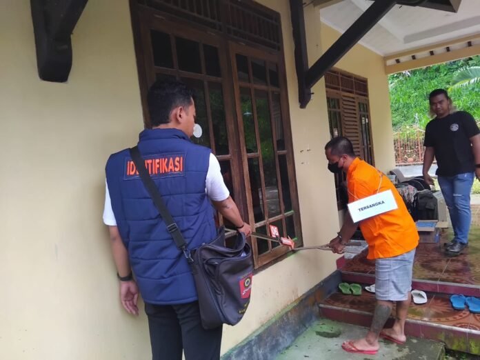 Tersangka Ahmad Gunawan. (Foto : Iwan)