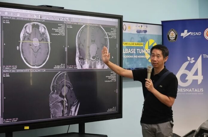 Ahli Bedah Saraf Jepang Beri Kuliah Umum dan Live Surgery