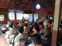 FGD Penyusunan Rencana Penanggulangan Kedaruratan Bencana (RPKB) Kabupaten Demak Tahun 2025 yang digelar BPBD Demak di RM Malaya, Senin (6/10/2025). (Foto : Sam)