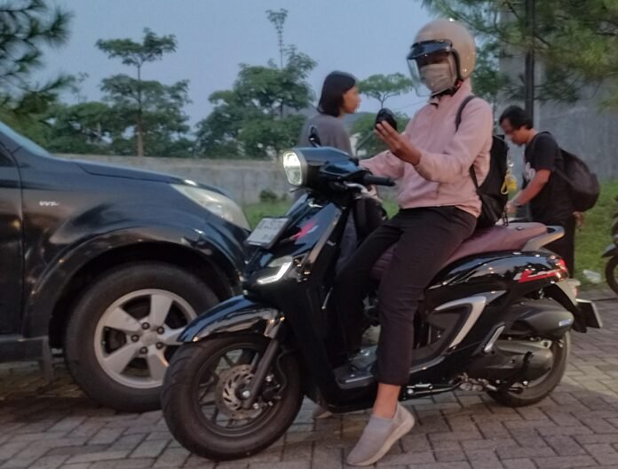 Honda Stylo 160 kesayangannya. (Foto : Alif)