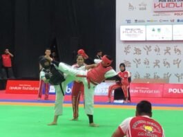 Atlet tarung derajat putri saat berlaga di ajang PON Bela Diri Kudus. (Foto : Sam)