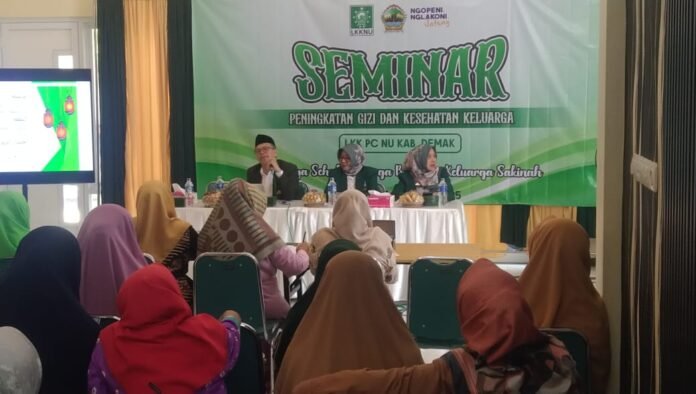 Seminar Peningkatan Gizi dan Kesehatan Keluarga yang digelar LKK PCNU Kabupaten Demak, Jumat (17/10/2025). (Foto: Sam)