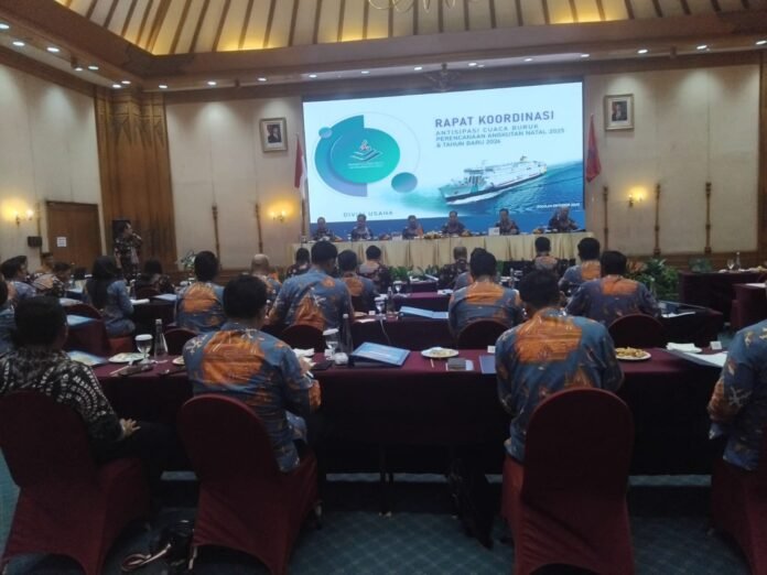 DLU Rapat koordinasi menjelang Nataru dan antisipasi cuaca buruk, Jumat (24/10/2025).(Foto : Iwan)