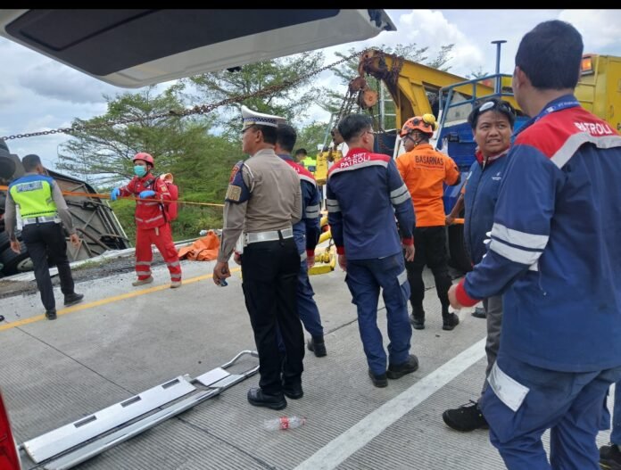 Kecelakaan di Tol Exit Gandulan, Kabupaten Pemalang, pada Sabtu (25/10/2025). (Foto : Dokumen)
