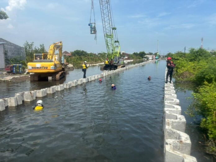 Penyisiran mencari korban hanyut Rahma Aurel (9), Kamis (30/10/2025). (Foto:Dok Basarnas)