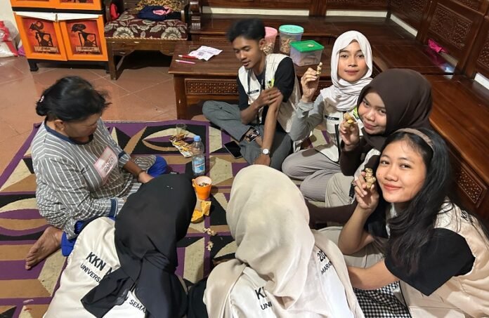 mahasiswa KKN UPGRIS