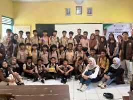 Foto bersama mahasiswa KKN UPGRIS Kelompok 13
