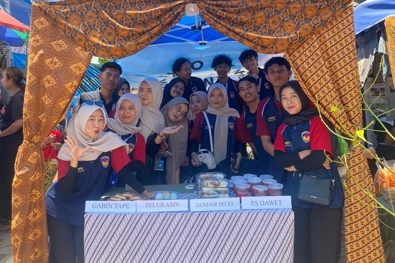 KKN UPGRIS2 KKN UPGRIS Kelompok 33 turut berpartisipasi dalam Expo KKN