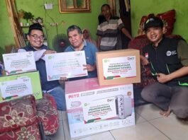 lamet Puji Saroyo, seorang difabel penjual roti keliling di Kota Semarang.