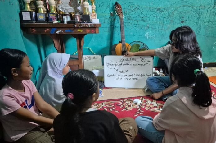 Mahasiswa KKN UPGRIS