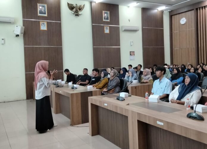 Pelatihan Penjamah Makanan Satuan Pelayanan Pemenuhan Gizi (SPPG) se-Kabupaten Demak di Pendopo Demak, Minggu (5/10/2025). (Foto: Sam)