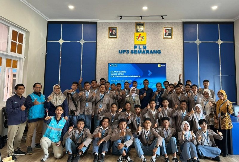 PLN UP3 Semarang kunjungan industri dari SMKN 2 Depok, Yogyakarta.