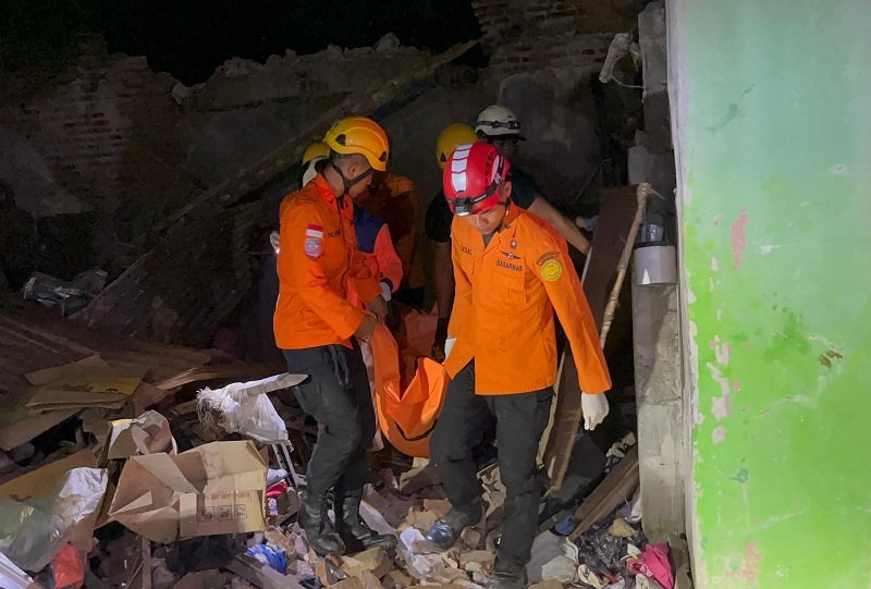 Rumah ROboh Rumah ROboh