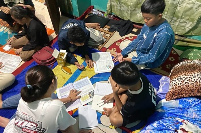 belajar kelompok KKN UPGRIS