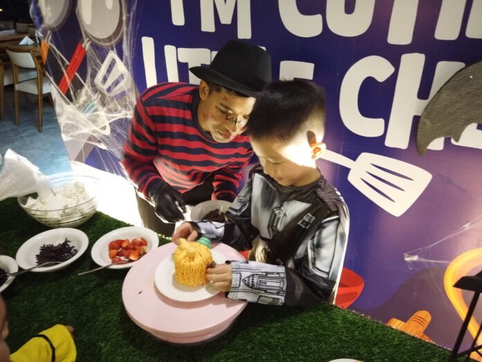 Halloween In The Sky – A Spooky Dinner Affair. (Foto : Dok Aston Inn)