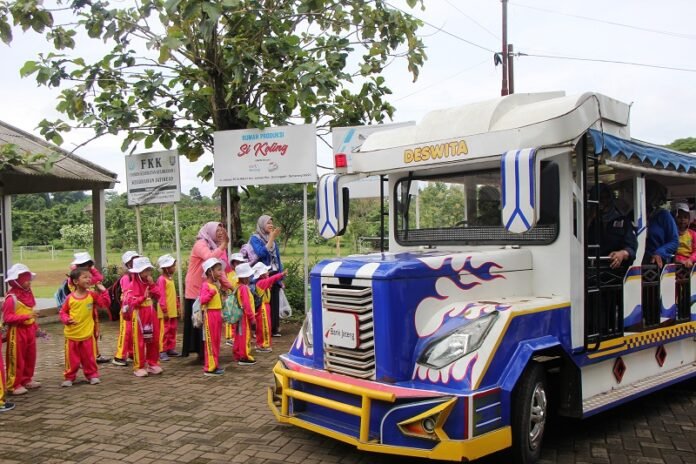 nak-anak TK IT Annisa Uswatun Hasanah Tembalang