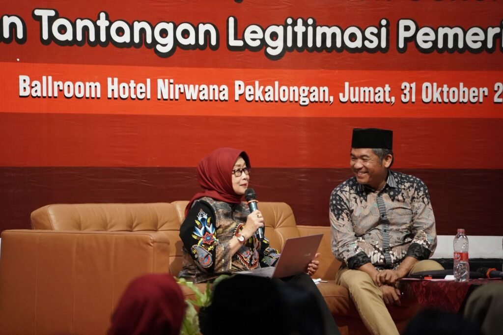 Membaca Ulang Demokrasi, Kepercayaan Publik, Gerakan Generasj Muda, dan Tantangan Legitimasi Pemerintah" yang digelar di Ballroom Hotel Nirwana Pekalongan, Jumat, 31 Oktober 2025. (Foto : Dok DPRD Jateng)