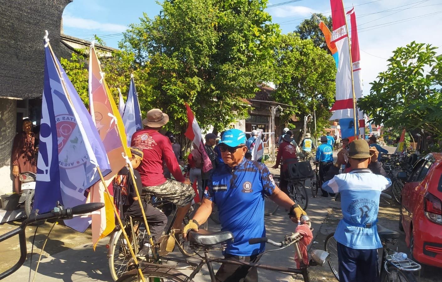 KOSTI Demak Pecinta sepeda tua KOSTI Demak antusias mengikuti kegiatan ngontel. (Foto : Sam)