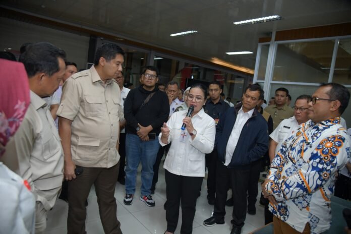 Wali Kota Semarang Agustina di Mall Pelayanan Publik (MPP) Kota Semarang pada Rabu (5/11/2025). (Foto : Dok Pemkot Semarang)