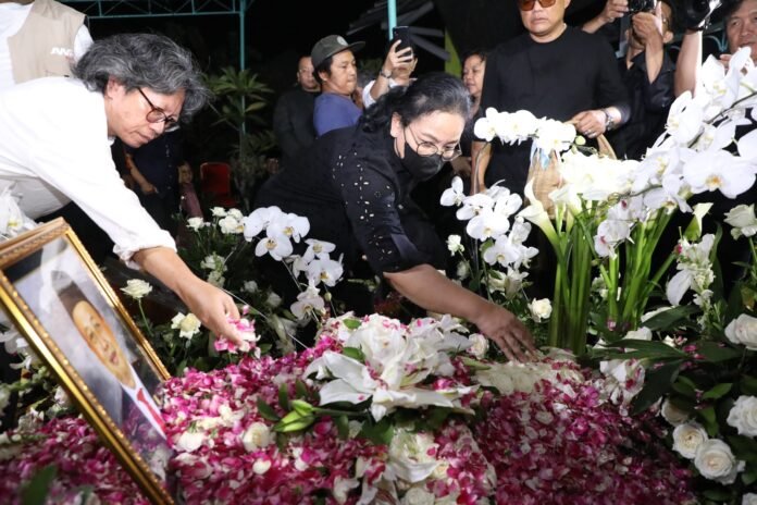 Berpulangnya Bapak V. Djoko Riyanto, S.E., suami dari Wali Kota Semarang, Agustina Wilujeng, pada Minggu (9/11/2025). (Foto : Dok Pemkot Semarang)