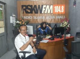 talkshow “Maju Bersama Olahraga” di Radio Suara Kota Wali 104.8 FM. (Foto:Sam)