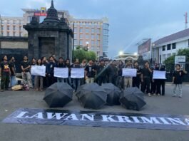 Aksi Kamisan Semarang di depan Mapolda Jateng, Kamis (13/11/2025). (Foto:Kamal)