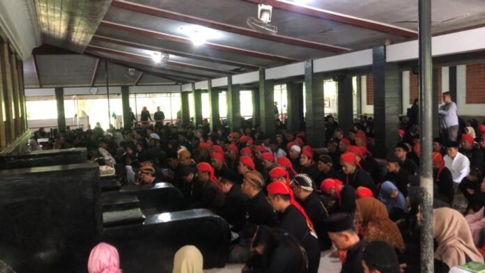 Masjid Agung Agung Demak usai melaksanakan ziarah ke Makam Sunan Kalijaga, Minggu (16/11/2025). (Foto: Sam)