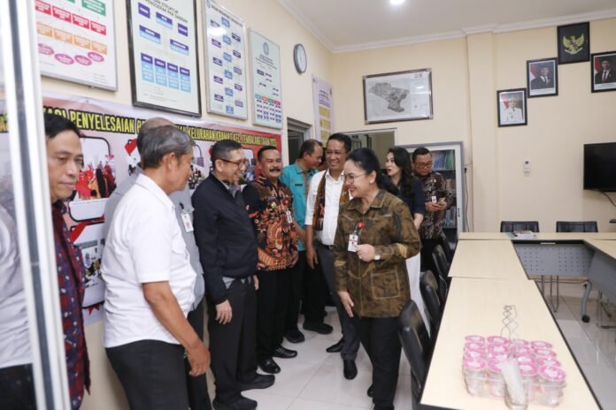 Kunjungan Menteri Hukum Republik Indonesia, Supratman Andi Agtas, Selasa (18/11/2025) di Kelurahan Kramas, Kecamatan Tembalang. (Foto : Dok Pemkot Semarang)