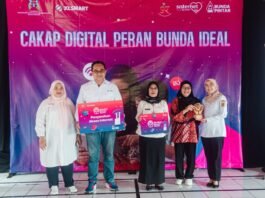 Program Bunda Pintar asal Semarang pada pembukaan program Bunda Pintar bekerjasama dengan Ruang Bersama Indonesia (RBI) yang dikelola Kementerian Pemberdayaan Perempuan dan Perlindungan Anak (KemenPPPA) yang digelar di Semarang, (19/11). (Foto : Dok XLSMART)