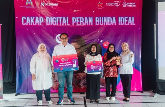 Program Bunda Pintar asal Semarang pada pembukaan program Bunda Pintar bekerjasama dengan Ruang Bersama Indonesia (RBI) yang dikelola Kementerian Pemberdayaan Perempuan dan Perlindungan Anak (KemenPPPA) yang digelar di Semarang, (19/11). (Foto : Dok XLSMART)