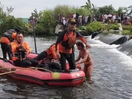 Korban tenggelam di Sungai Afaur Kanal Jebor, Sabtu (22/11/2025). (Foto:Sam)